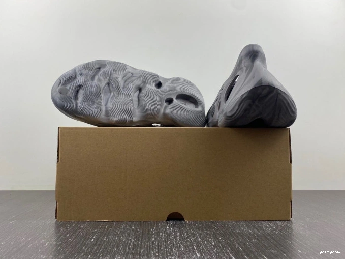 IE4931 Yeezy RNR Adidas MX Foam Granite 0719